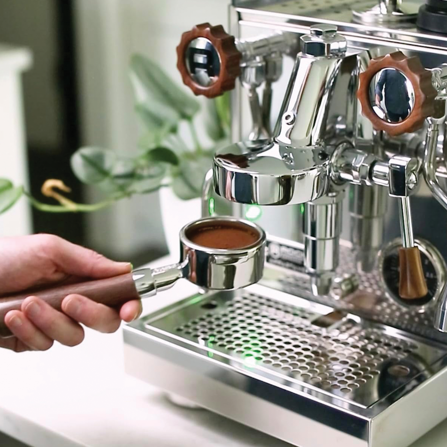 Crema 58mm Bottomless Portafilter | Walnut Handle | Fits E61 Group Heads