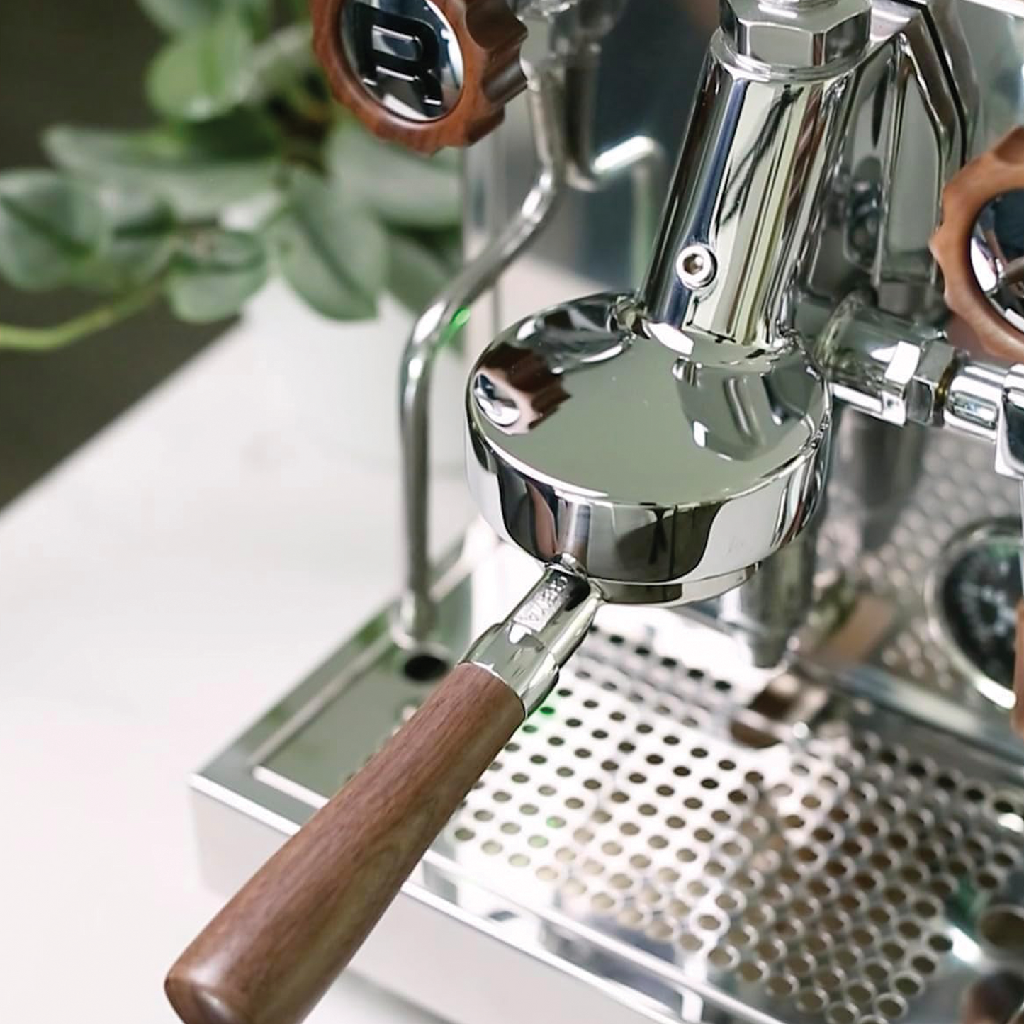Crema 58mm Bottomless Portafilter | Walnut Handle | Fits E61 Group Heads